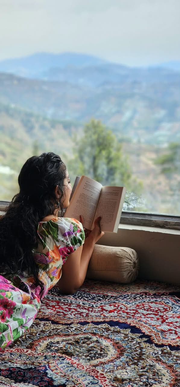 Quiet corners for reading while the valley does the talking.