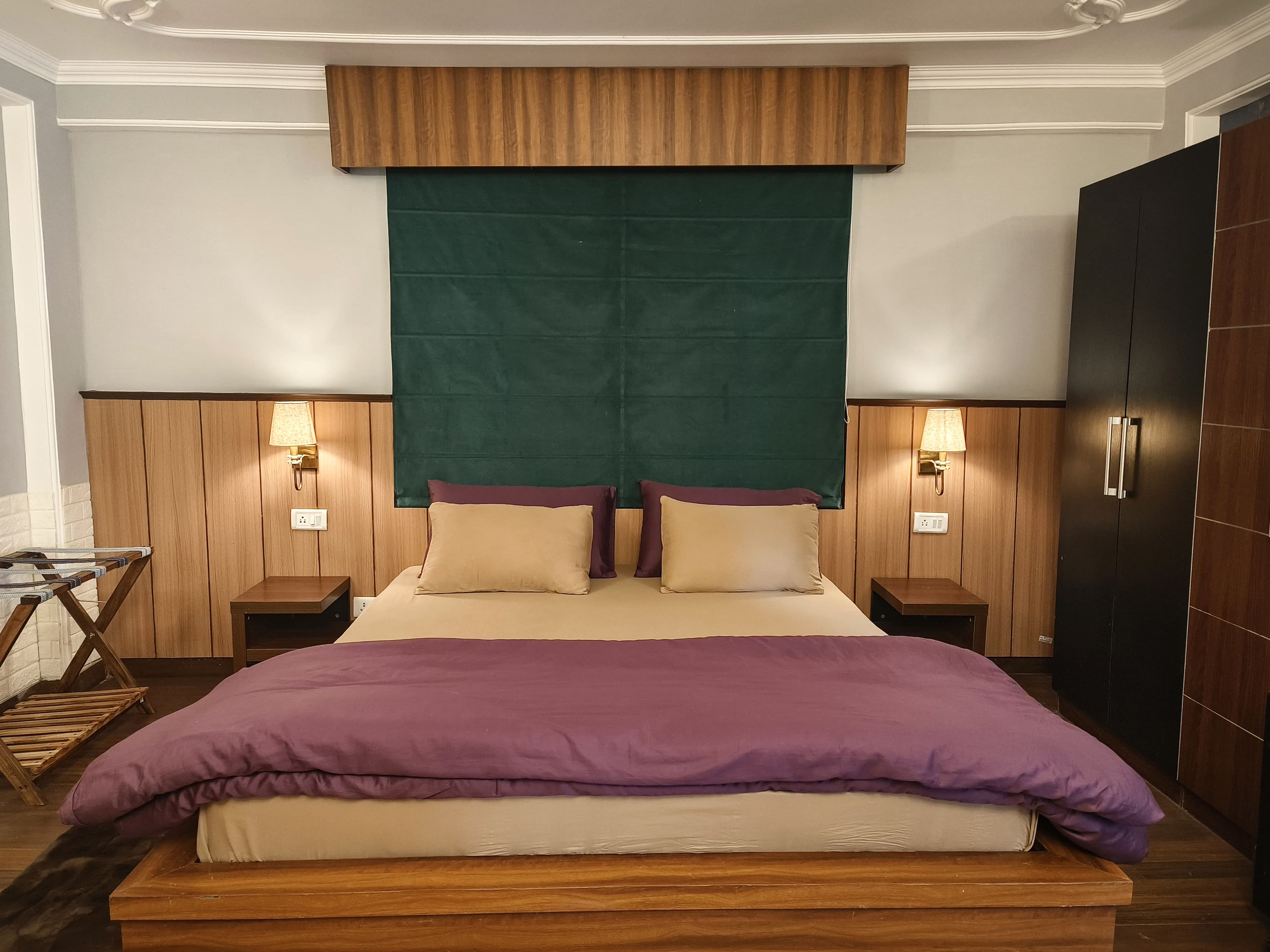 Walnut room at The Himalayan Shire, Fagu